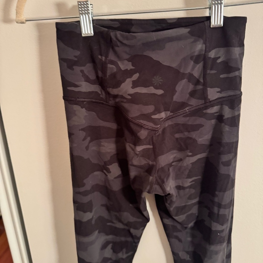 Athleta‎ Elation 7/8 Legging Black Charcoal Camo High Waist Buttery Soft XS - Picture 5 of 5